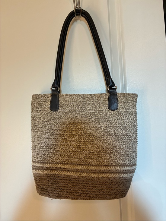 Handbags - Woven Straw Tote Bag with Black Handles - Neutral Two-Tone